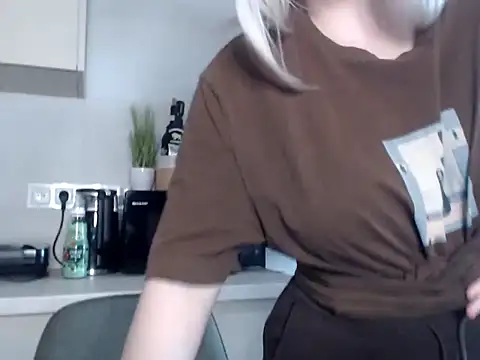 Snapshot of LenaSecret19 chatting on April 2, 5:49 am LenaSecret19 online show from April 2, 5:49 am