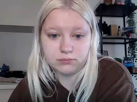 Snapshot of LenaSecret19 chatting on April 8, 5:40 am LenaSecret19 online show from April 8, 5:40 am