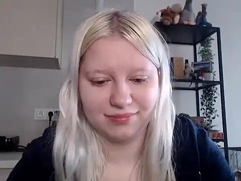 Snapshot of LenaSecret19 chatting on April 17, 5:43 am LenaSecret19 online show from April 17, 5:43 am