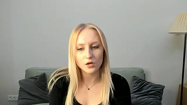 Snapshot of CatarinaGulla chatting on March 6, 9:17 am CatarinaGulla online show from March 6, 9:17 am