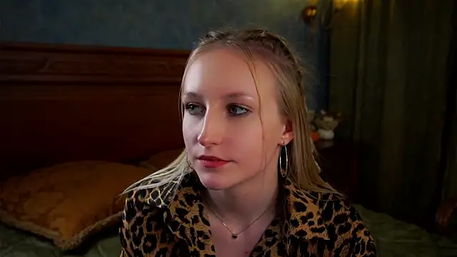 Snapshot of CatarinaGulla chatting on March 25, 12:55 pm CatarinaGulla online show from March 25, 12:55 pm