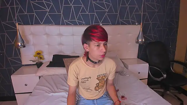 Snapshot of ChritianDowney chatting on March 29, 2:00 am ChritianDowney online show from March 29, 2:00 am