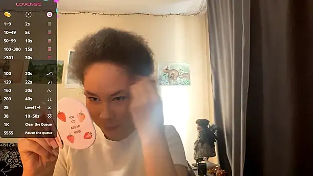 Snapshot of Selena_blom chatting on March 15, 9:15 am Selena blom online show from March 15, 9:15 am