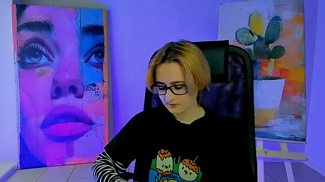 Snapshot of LixeLuna chatting on March 4, 9:37 am LixeLuna online show from March 4, 9:37 am