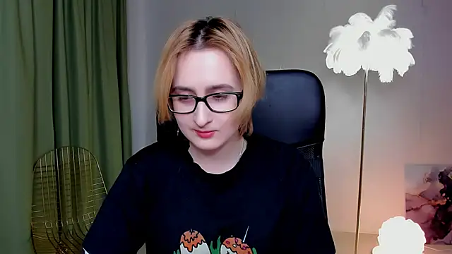 Snapshot of LixeLuna chatting on March 5, 9:38 am LixeLuna online show from March 5, 9:38 am