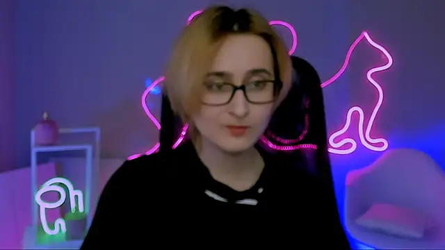 Snapshot of LixeLuna chatting on March 6, 9:17 am LixeLuna online show from March 6, 9:17 am