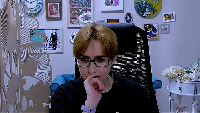 Snapshot of LixeLuna chatting on March 17, 6:50 am LixeLuna online show from March 17, 6:50 am