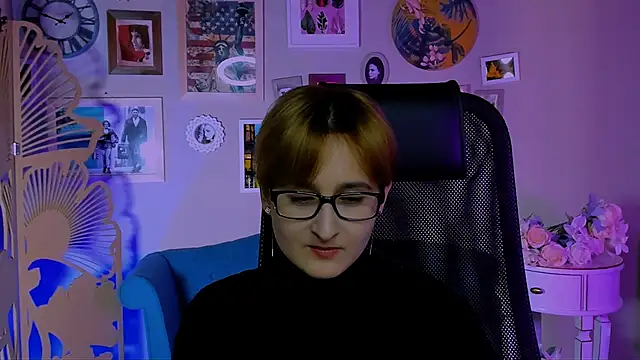 Snapshot of LixeLuna chatting on March 18, 6:27 am LixeLuna online show from March 18, 6:27 am