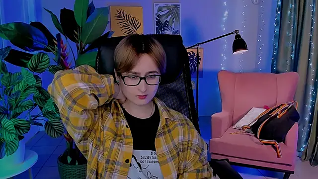 Snapshot of LixeLuna chatting on March 21, 6:29 am LixeLuna online show from March 21, 6:29 am