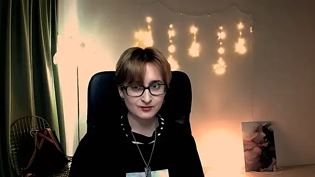 Snapshot of LixeLuna chatting on March 28, 6:13 am LixeLuna online show from March 28, 6:13 am