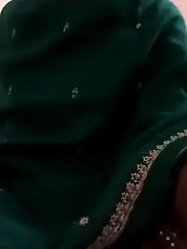 Snapshot of niyashree100 chatting on March 5, 12:56 pm niyashree100 online show from March 5, 12:56 pm