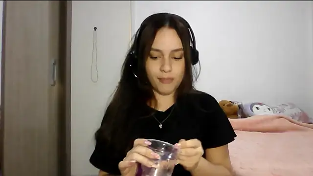 Snapshot of Willowlk chatting on March 27, 10:42 pm Willowlk online show from March 27, 10:42 pm