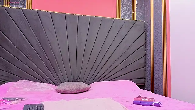 Snapshot of Kaely-Hot- chatting on March 9, 2:43 pm Kaely-Hot- online show from March 9, 2:43 pm