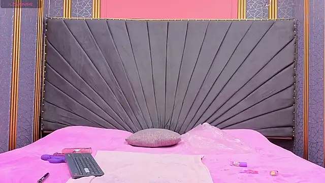 Snapshot of Kaely-Hot- chatting on March 10, 2:22 pm Kaely-Hot- online show from March 10, 2:22 pm