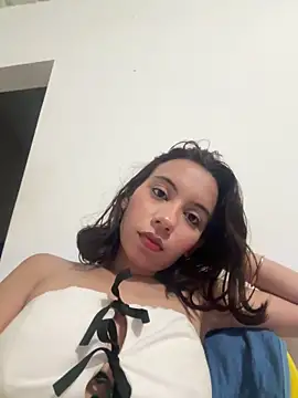 Snapshot of Nicole_Cute04 chatting on March 5, 12:06 am Nicole Cute04 online show from March 5, 12:06 am