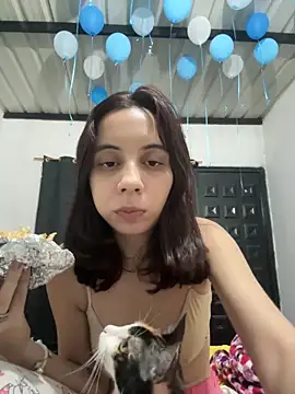 Snapshot of Nicole_Cute04 chatting on March 25, 5:13 am Nicole Cute04 online show from March 25, 5:13 am