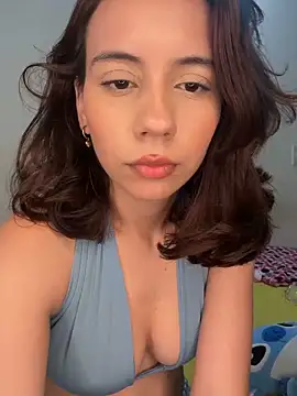 Snapshot of Nicole_Cute04 chatting on March 28, 4:45 am Nicole Cute04 online show from March 28, 4:45 am