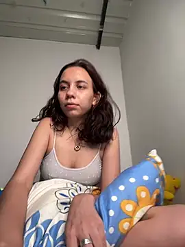 Snapshot of Nicole_Cute04 chatting on June 4, 5:02 am Nicole Cute04 online show from June 4, 5:02 am