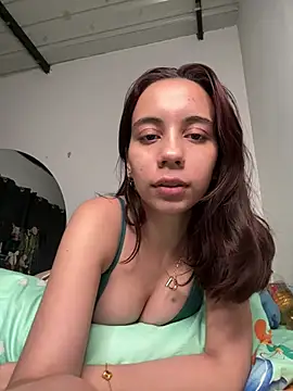 Snapshot of Nicole_Cute04 chatting on June 12, 4:33 am Nicole Cute04 online show from June 12, 4:33 am