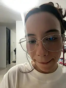 Snapshot of Nicole_Cute04 chatting on July 4, 5:02 am Nicole Cute04 online show from July 4, 5:02 am