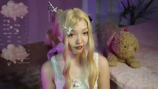Linhmew online show from July 15, 9:31 pm
