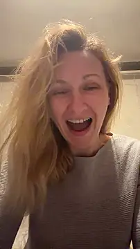 Snapshot of Secret_Ladyx chatting on April 3, 7:01 pm Secret Ladyx online show from April 3, 7:01 pm