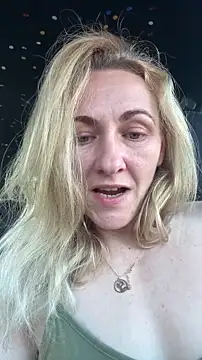 Snapshot of Secret_Ladyx chatting on April 6, 4:46 am Secret Ladyx online show from April 6, 4:46 am