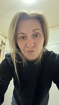 Snapshot of Secret_Ladyx chatting on April 15, 9:38 am Secret Ladyx online show from April 15, 9:38 am