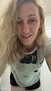 Snapshot of Secret_Ladyx chatting on April 18, 8:42 pm Secret Ladyx online show from April 18, 8:42 pm