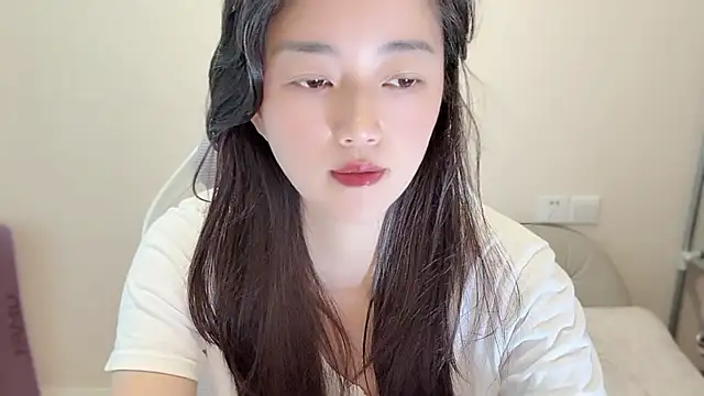 Snapshot of jinxiyao01 chatting on June 14, 2:24 am jinxiyao01 online show from June 14, 2:24 am