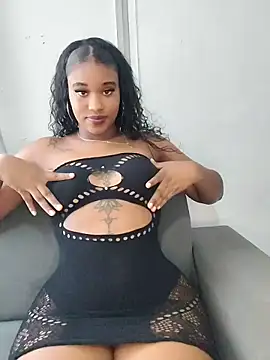 Snapshot of KendallJanner chatting on March 28, 7:35 pm KendallJanner online show from March 28, 7:35 pm