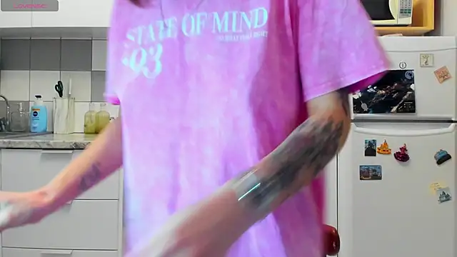 Snapshot of ooopsybritney chatting on March 26, 2:44 pm ooopsybritney online show from March 26, 2:44 pm