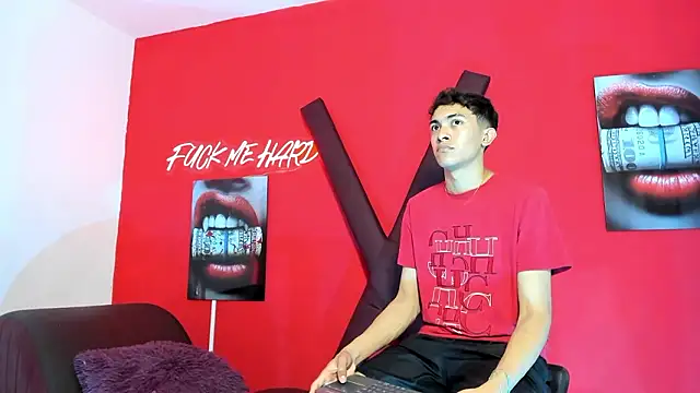 Snapshot of SKYN_MAN chatting on March 5, 1:34 am SKYN MAN online show from March 5, 1:34 am