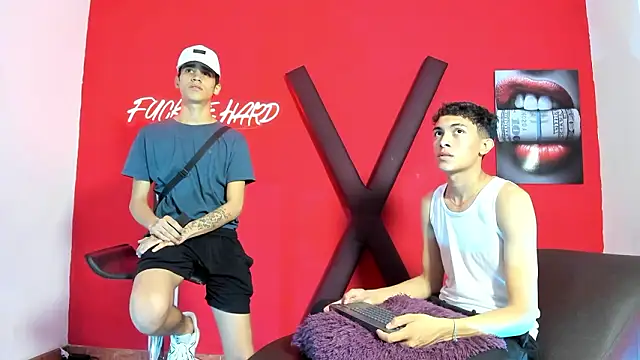 Snapshot of SKYN_MAN chatting on March 8, 7:45 am SKYN MAN online show from March 8, 7:45 am