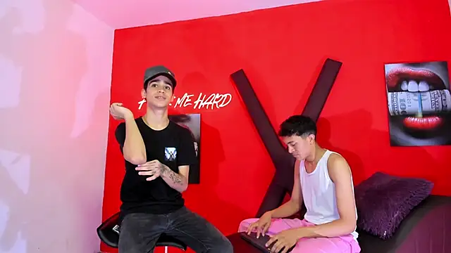 Snapshot of SKYN_MAN chatting on March 11, 1:33 am SKYN MAN online show from March 11, 1:33 am