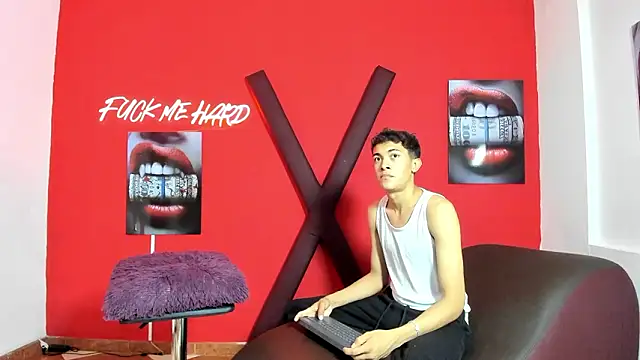 Snapshot of SKYN_MAN chatting on March 12, 1:45 am SKYN MAN online show from March 12, 1:45 am