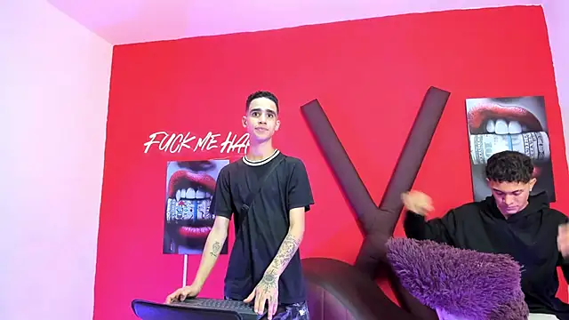 Snapshot of SKYN_MAN chatting on March 17, 1:21 am SKYN MAN online show from March 17, 1:21 am