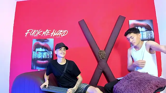 Snapshot of SKYN_MAN chatting on March 20, 1:21 am SKYN MAN online show from March 20, 1:21 am