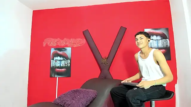 Snapshot of SKYN_MAN chatting on March 21, 1:21 am SKYN MAN online show from March 21, 1:21 am