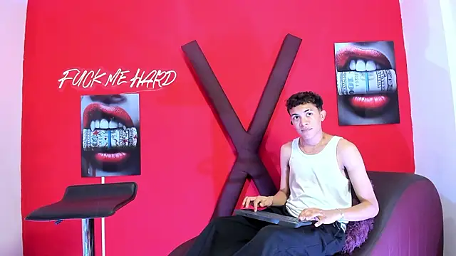 Snapshot of SKYN_MAN chatting on March 22, 1:42 am SKYN MAN online show from March 22, 1:42 am