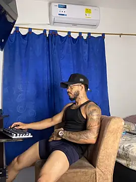 Snapshot of Kenny_romano chatting on March 4, 12:22 pm Kenny romano online show from March 4, 12:22 pm