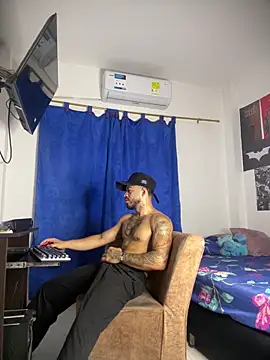 Snapshot of Kenny_romano chatting on March 11, 12:55 pm Kenny romano online show from March 11, 12:55 pm