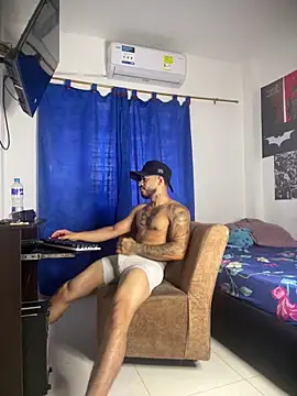 Snapshot of Kenny_romano chatting on March 12, 12:44 pm Kenny romano online show from March 12, 12:44 pm