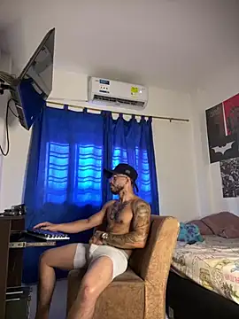 Snapshot of Kenny_romano chatting on March 15, 8:26 pm Kenny romano online show from March 15, 8:26 pm