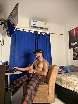 Snapshot of Kenny_romano chatting on March 19, 10:47 pm Kenny romano online show from March 19, 10:47 pm