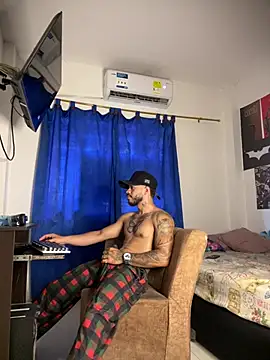 Snapshot of Kenny_romano chatting on March 20, 6:13 pm Kenny romano online show from March 20, 6:13 pm