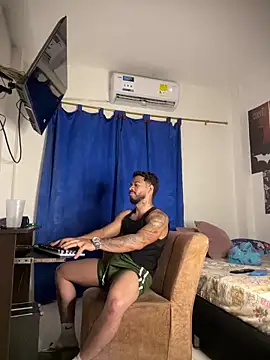 Snapshot of Kenny_romano chatting on March 21, 10:57 pm Kenny romano online show from March 21, 10:57 pm