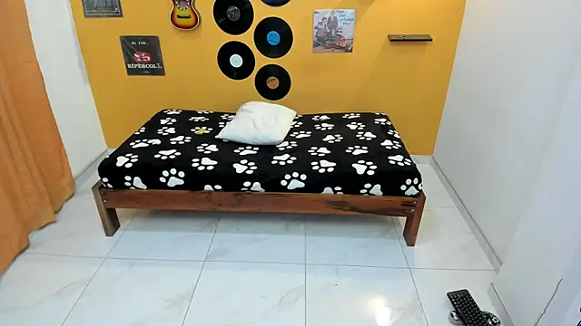 Snapshot of lilithevil32 chatting on March 17, 2:16 am lilithevil32 online show from March 17, 2:16 am