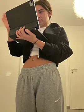 CuteJuliaa online show from March 15, 9:32 pm