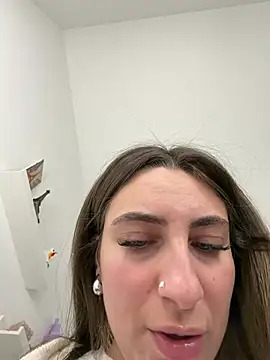 CuteJuliaa online show from April 1, 3:31 pm